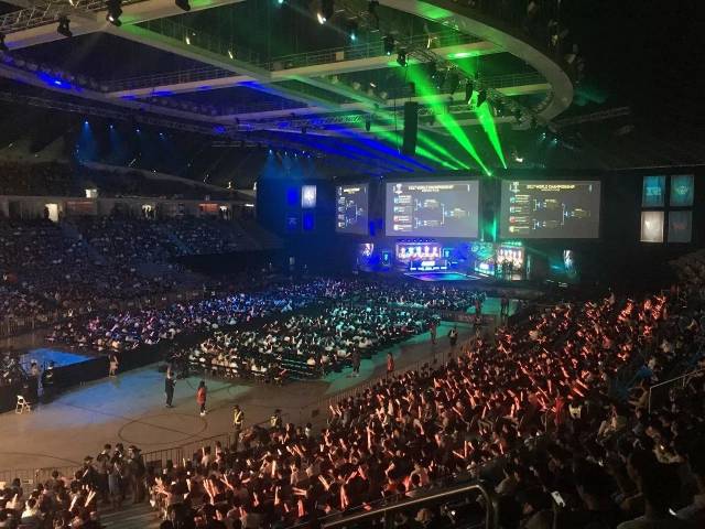 冷静正是她 冷静正是她