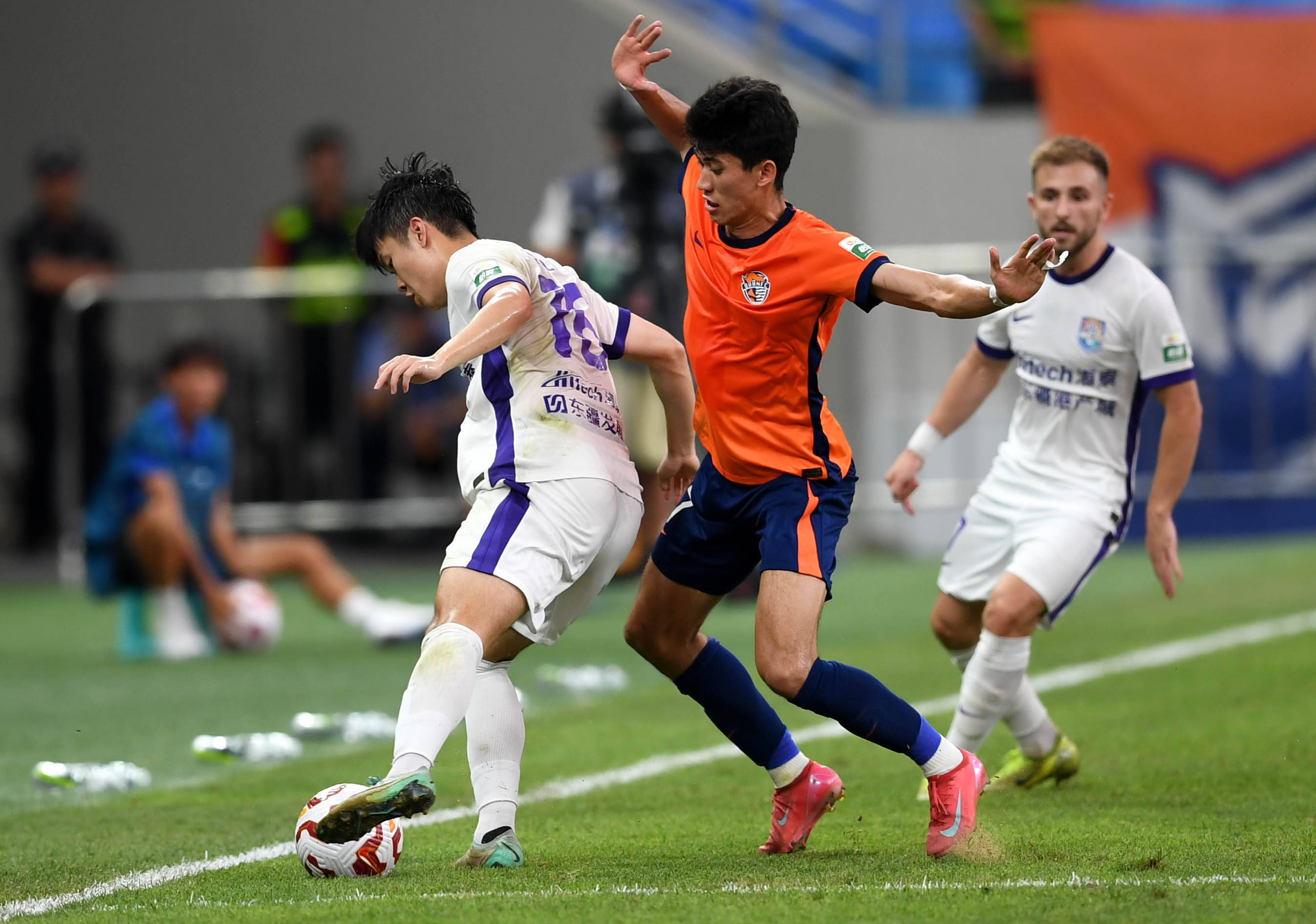 股势头一举 股势头一举